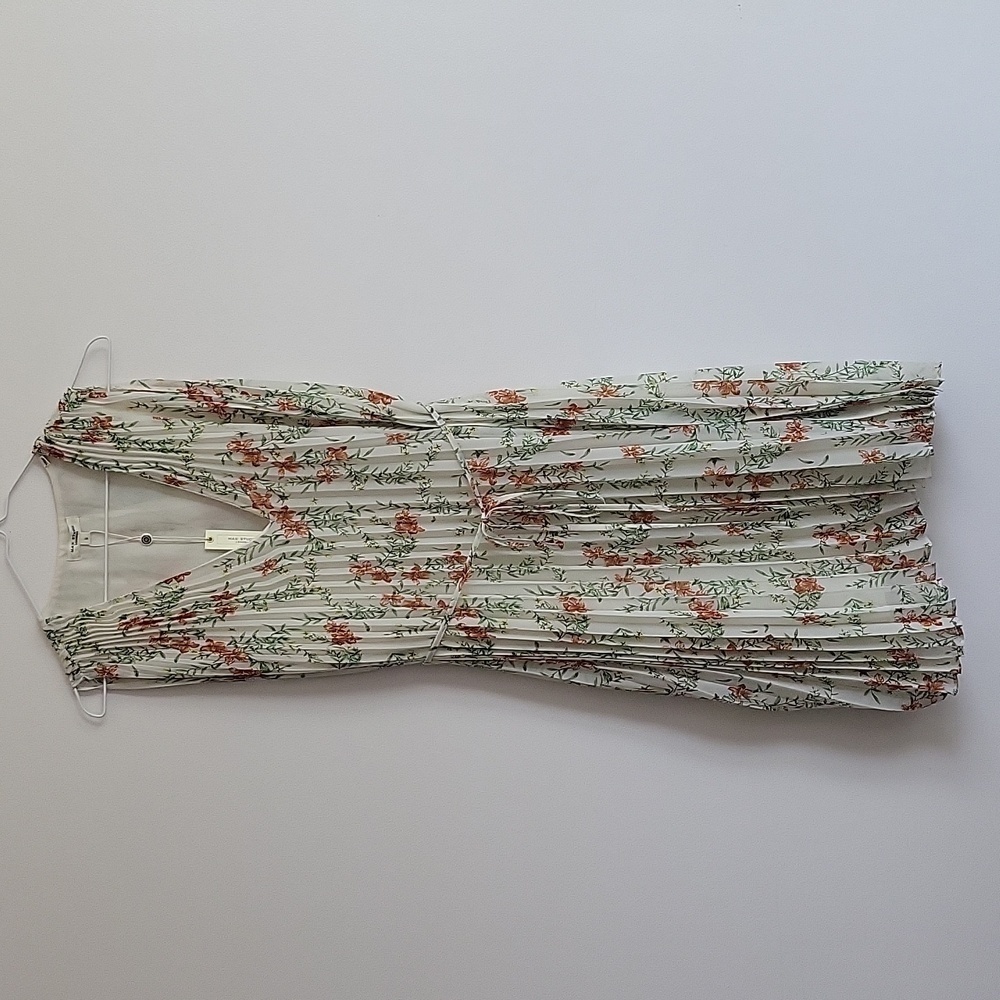 313- Max Studio London Women's Flower Dress Size S NWT - Picture 2 of 9